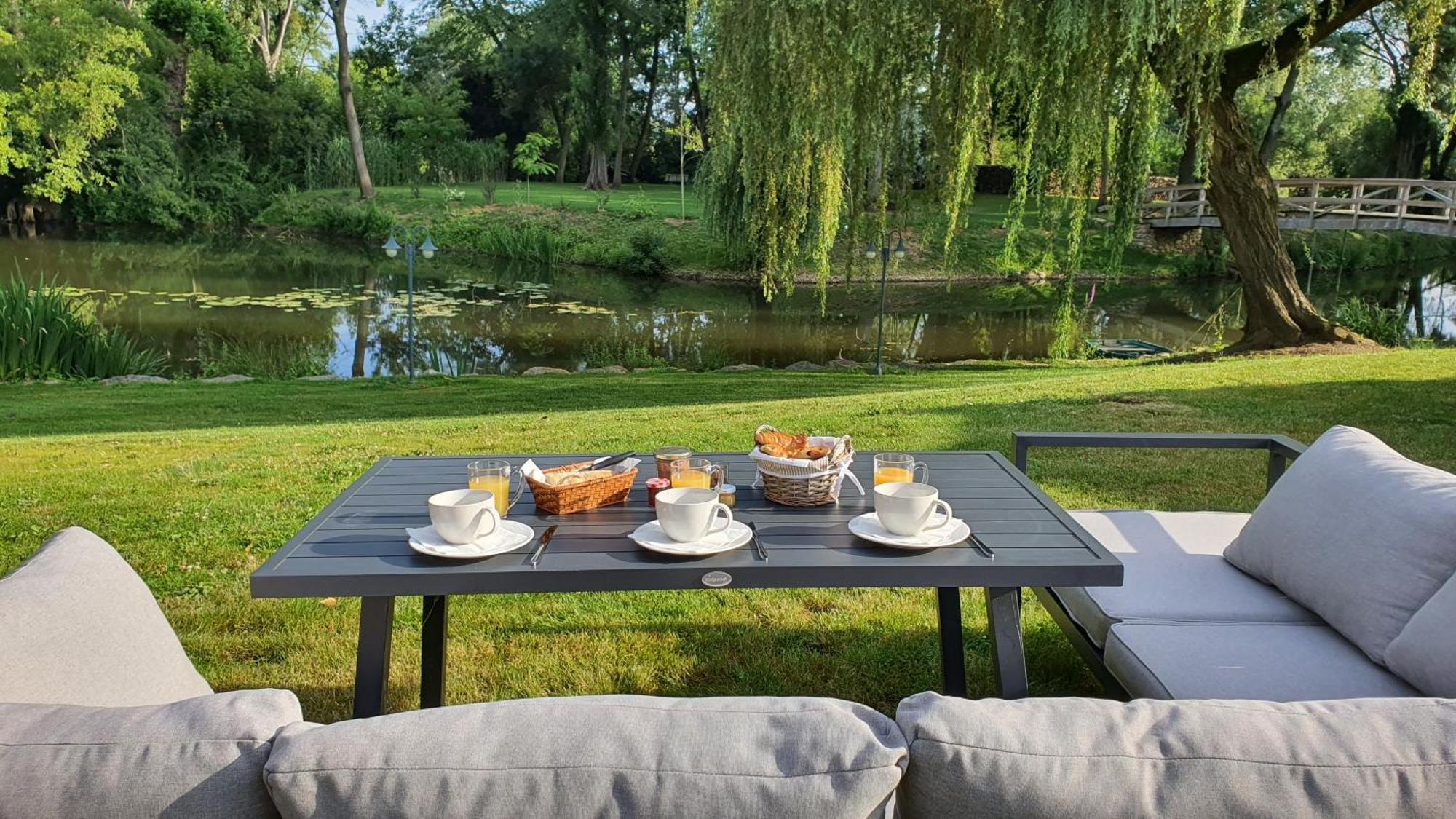 Au Fil De L'Eau Bed and Breakfast La Chapelle-Saint-Aubin Εξωτερικό φωτογραφία